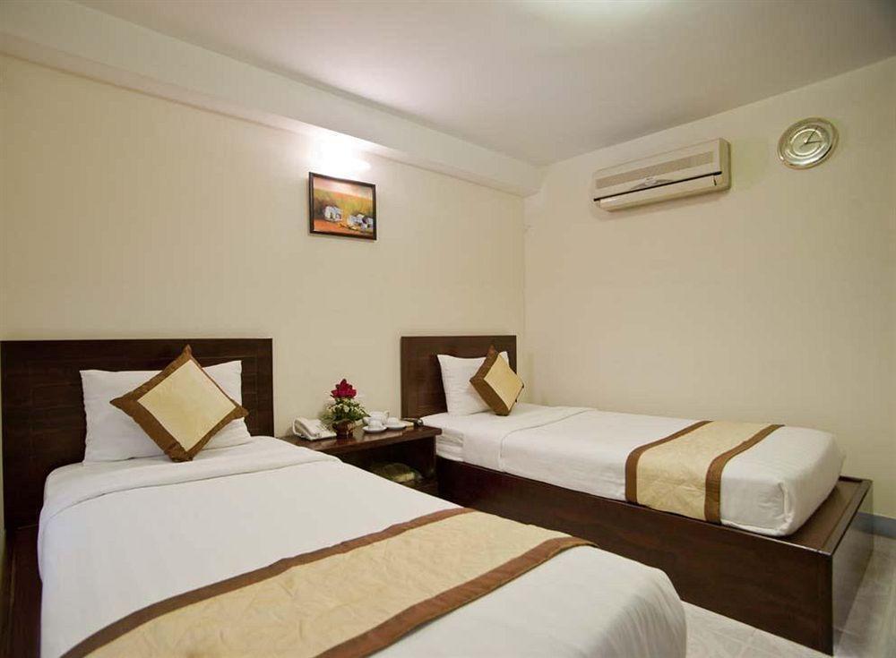 Oyo 438 Small Bay Hotel Ciudad Ho Chi Minh  Exterior foto