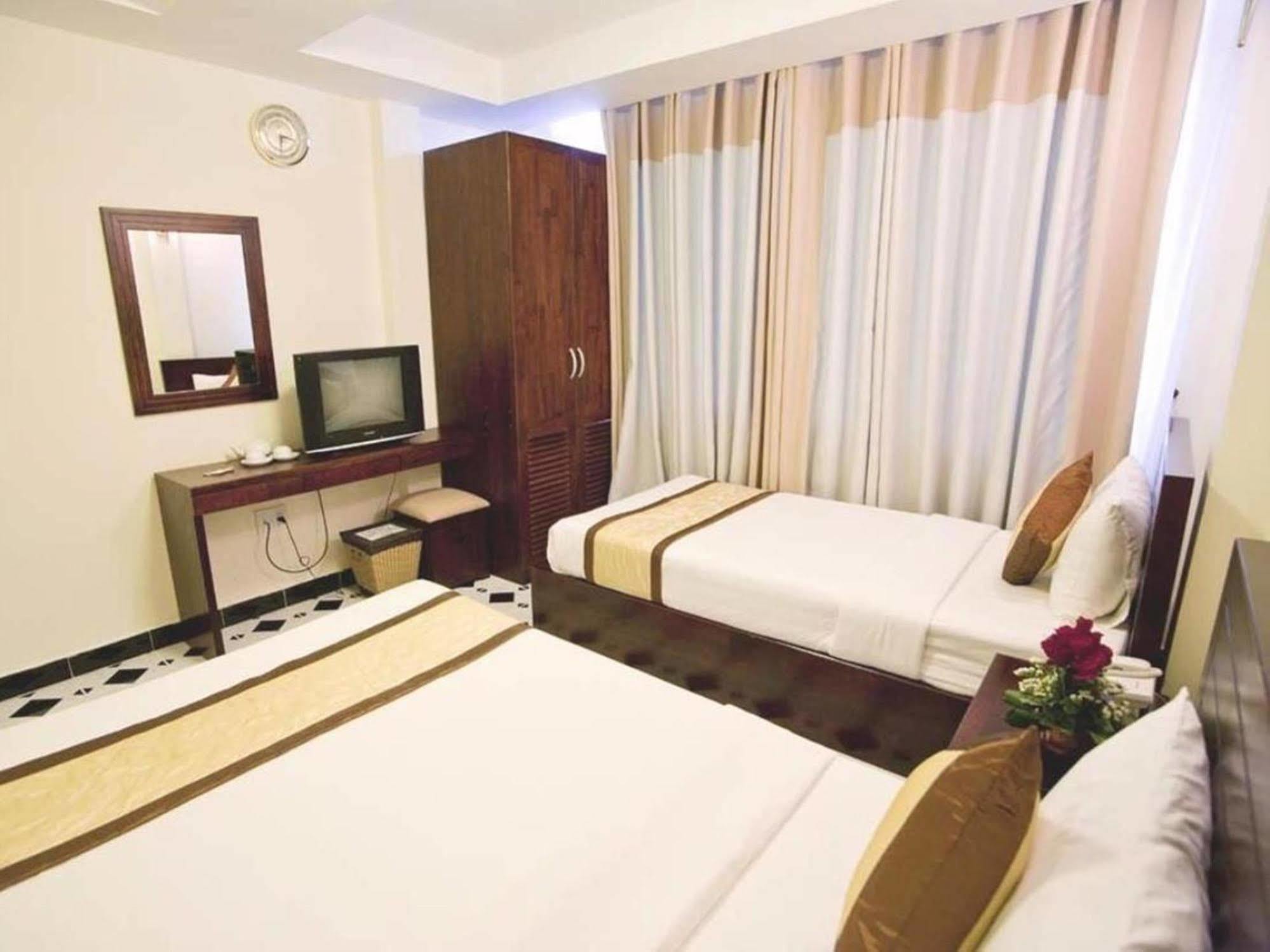 Oyo 438 Small Bay Hotel Ciudad Ho Chi Minh  Exterior foto