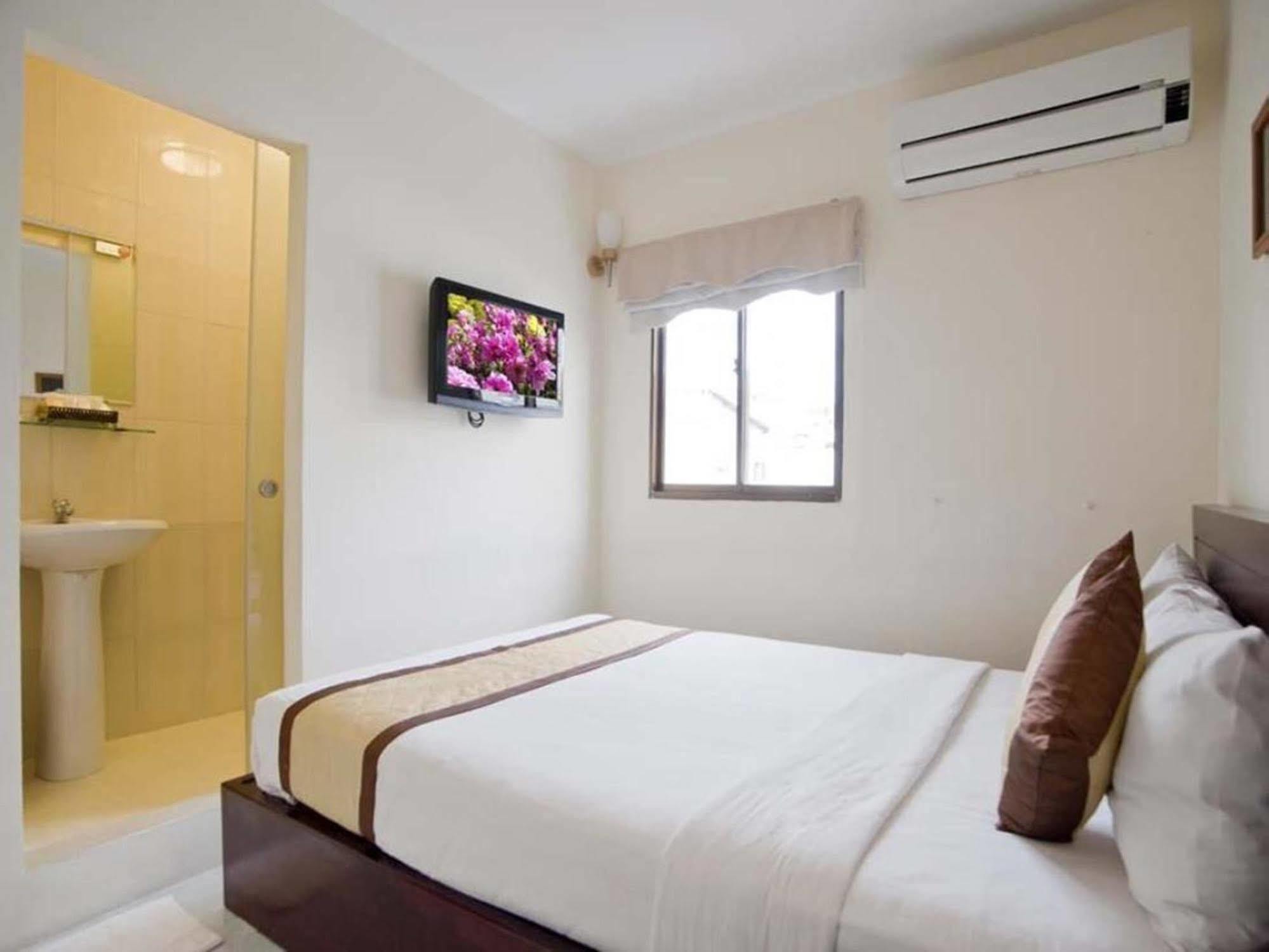 Oyo 438 Small Bay Hotel Ciudad Ho Chi Minh  Exterior foto