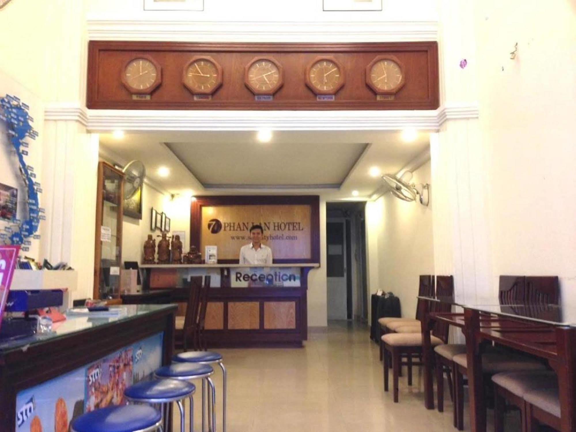 Oyo 438 Small Bay Hotel Ciudad Ho Chi Minh  Exterior foto