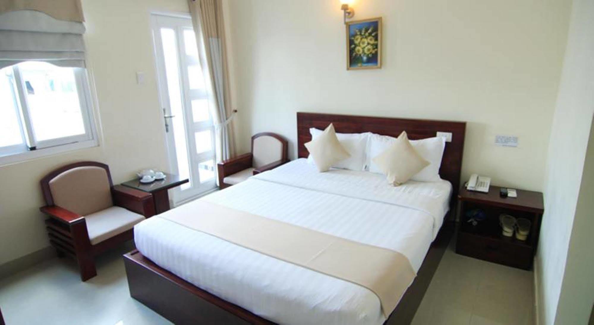 Oyo 438 Small Bay Hotel Ciudad Ho Chi Minh  Exterior foto
