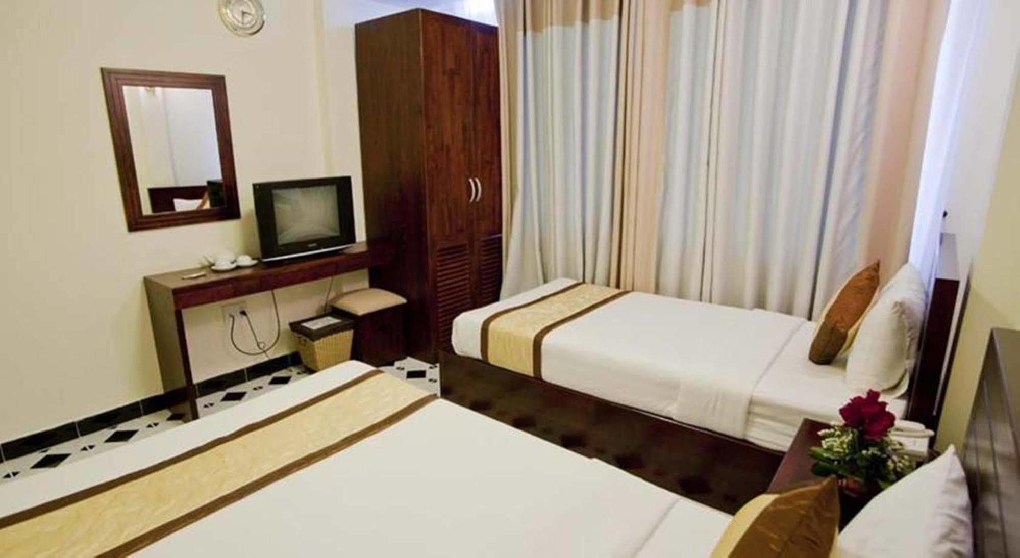 Oyo 438 Small Bay Hotel Ciudad Ho Chi Minh  Exterior foto